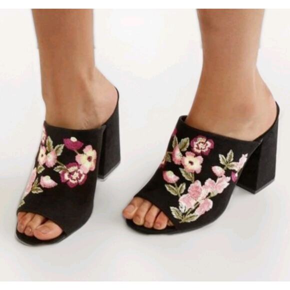 New Look Black Suedette Floral Embroidered Mule Sandals Open Toe Block Heel Sz 7 - Picture 1 of 10